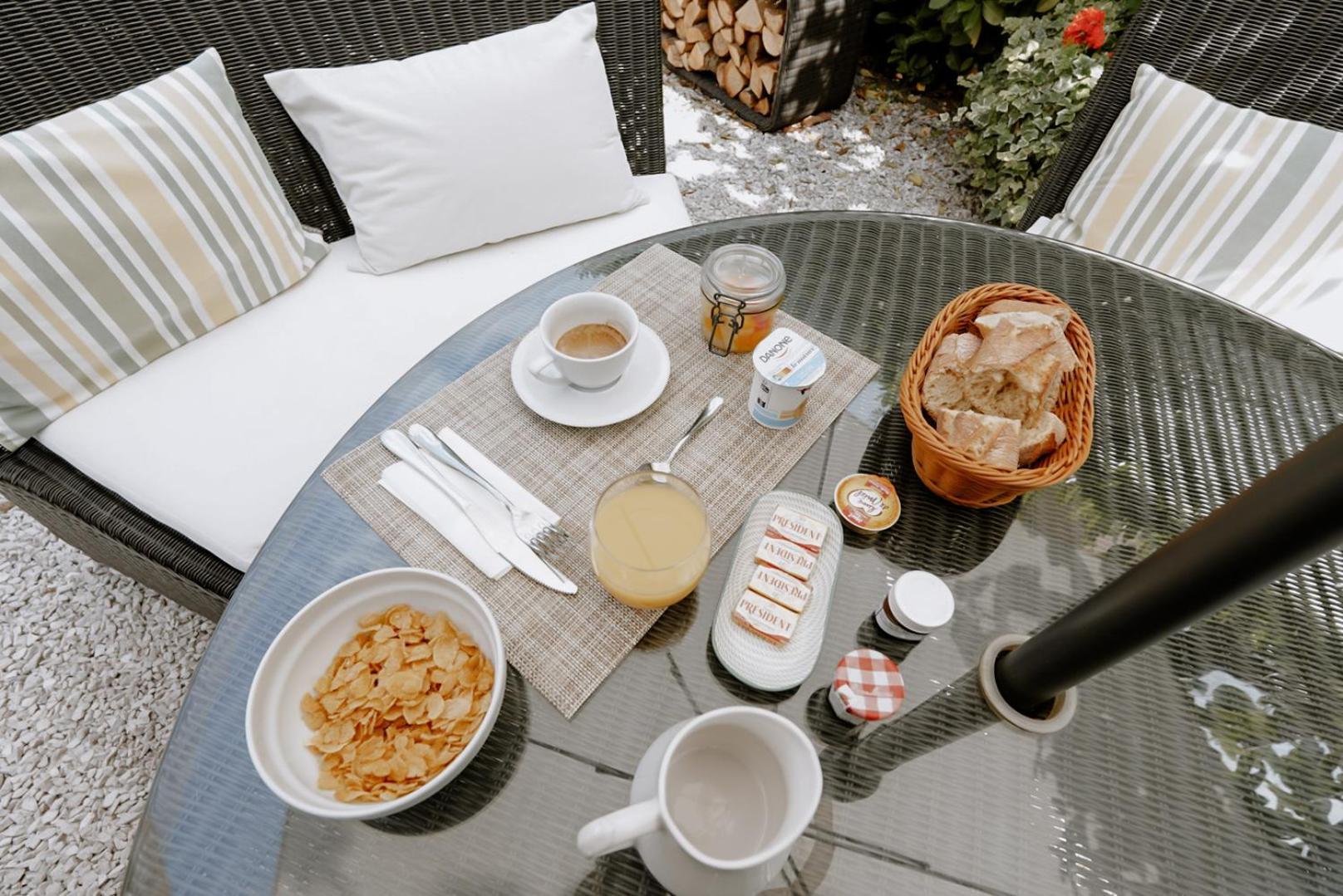Idéal Séjour - Hôtel de Charme et Atypique Cannes Exterior foto