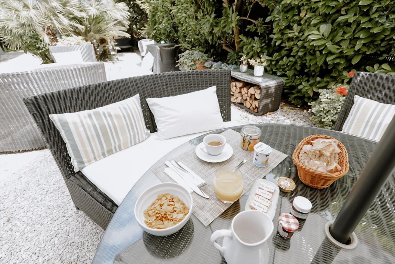 Idéal Séjour - Hôtel de Charme et Atypique Cannes Exterior foto
